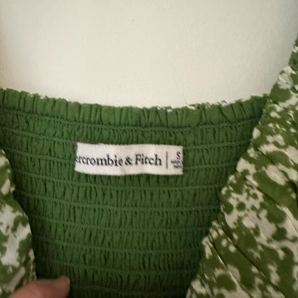 Green and white floral shirt sleeve Abercrombie dress. Worn once! - Picture 4 of 5